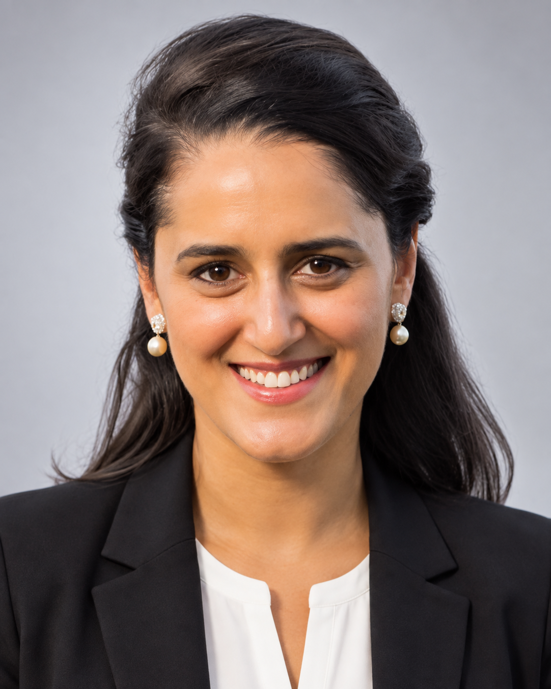 Portrait of Zehra, Chief Operating Officer of Takazuri